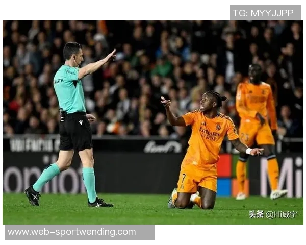 马卡怒斥弗洛伦蒂诺资助巴萨五亿助其复苏应授勋章 马卡怒斥弗洛伦蒂诺资助巴萨五亿助其复苏应授勋章